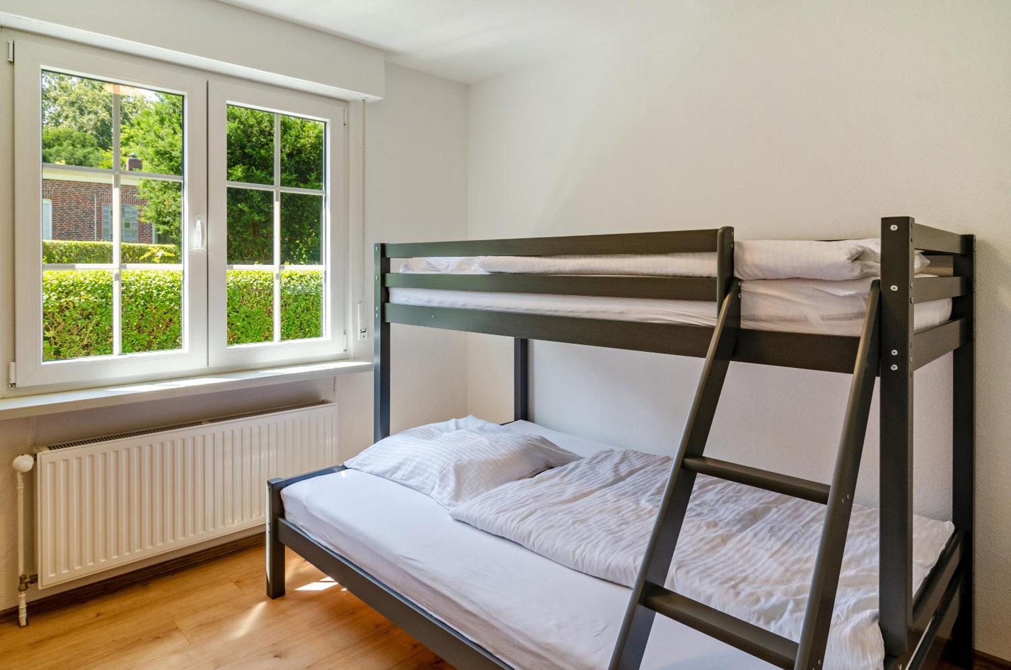 Ferienhaus Sonnenschein - Wohnung 1 Норден Екстериор снимка