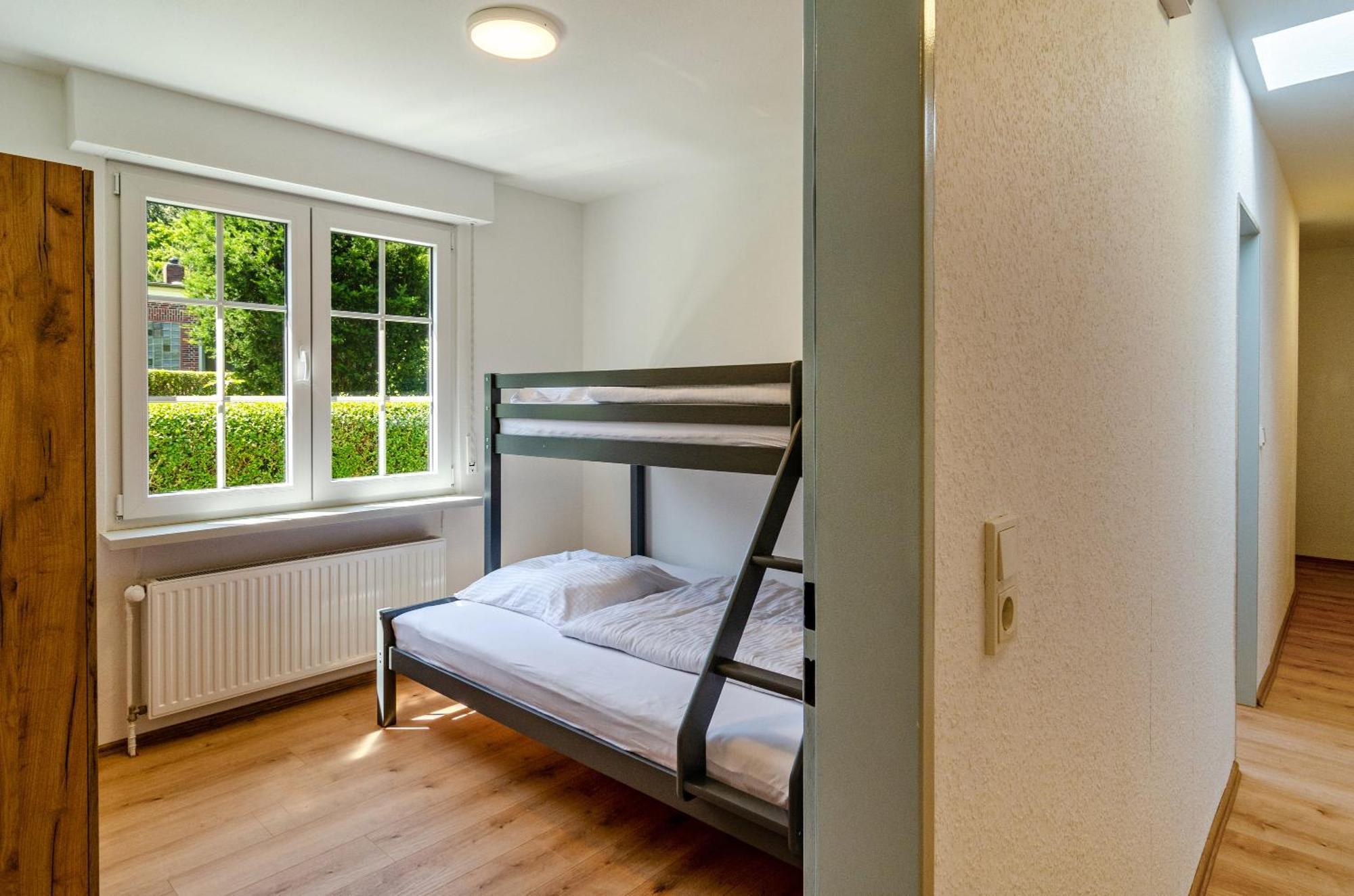 Ferienhaus Sonnenschein - Wohnung 1 Норден Екстериор снимка